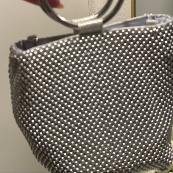 Jessica McClintock Womens Gwen Ball Mesh Ring Wristlet Pouch Clutch in Silver - Picture 3 of 9